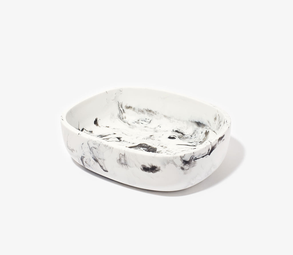 Modern resin dinnerware
