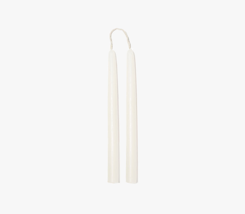 white two pack of a dinner candles