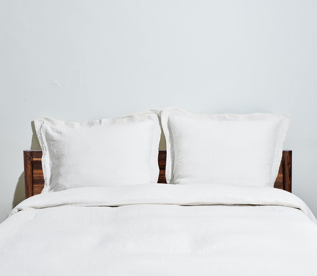 white cotton sham and bedding set