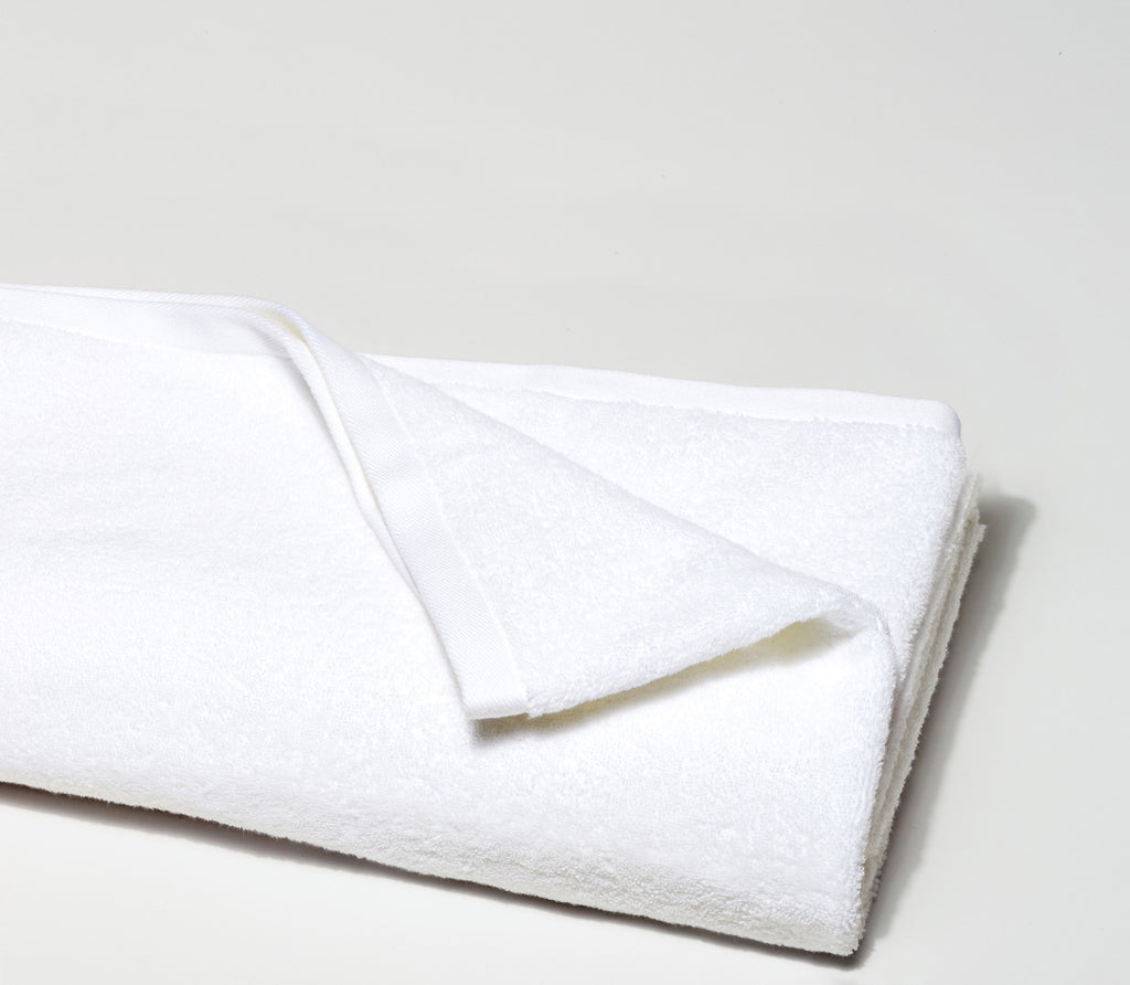 Soft and absorbent bathsheet
